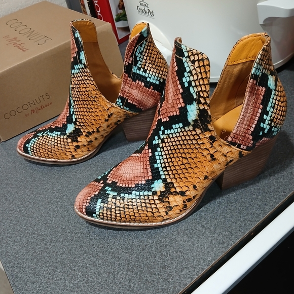 NWB COCONUTS BY MATISSE TRADER SNAKE PRINT BOOTIES, 6M - Picture 10 of 13